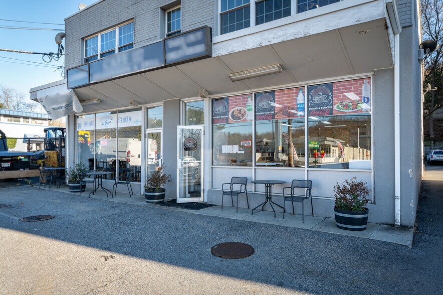 More Photos Of 524-526 Bedford Rd, Bedford Hills Storefront Retail Residential For Lease