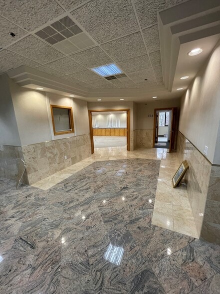 More Photos Of 207 Quaker Ln, West Warwick Office For Lease