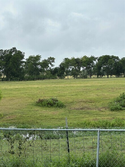 More Photos Of 3007 County Road 303, Jarrell Specialty For Sale