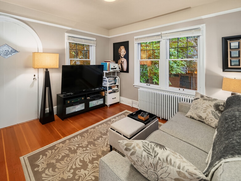More Photos Of 131 E 12th St, Port Angeles Hotel For Sale