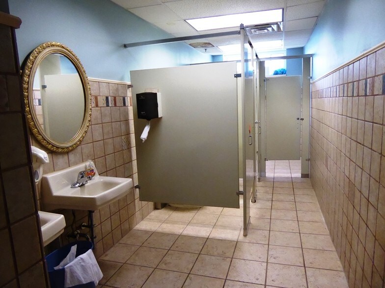 More Photos Of 879 Freeport Rd, Creighton Medical For Lease