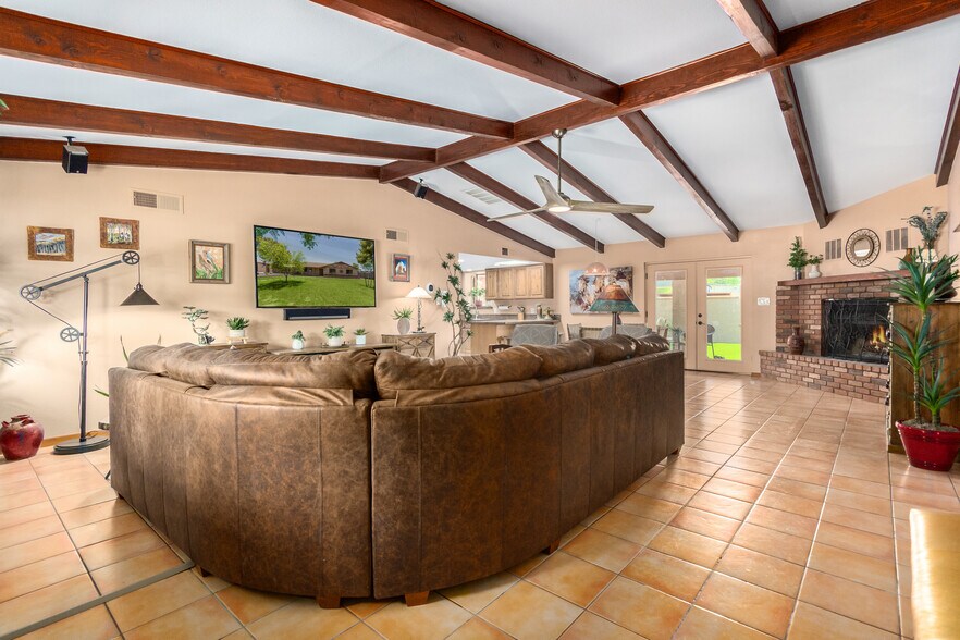 More Photos Of 3545 W Yorkshire Dr, Glendale Specialty For Sale