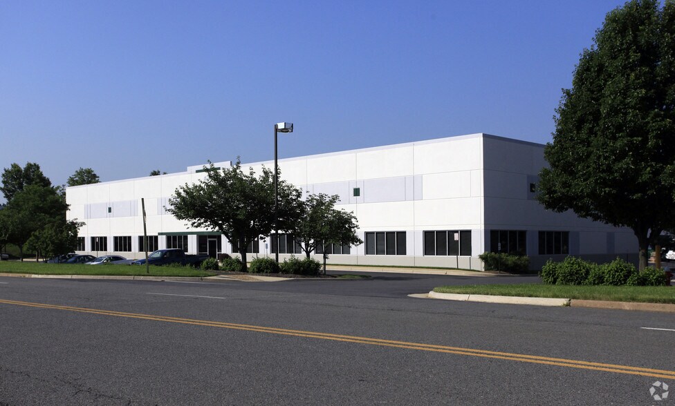 More Photos Of 22880 Glenn Dr, Sterling Warehouse For Lease