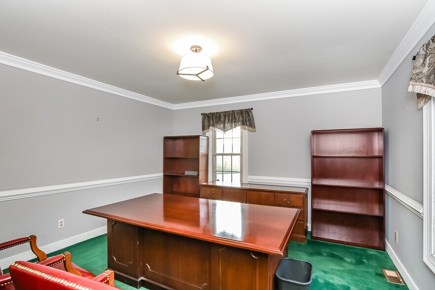 More Photos Of 1900 E Parham Rd, Henrico Office For Sale