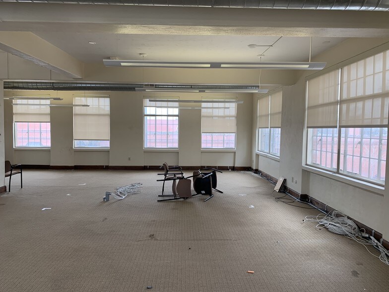 More Photos Of 612 New Hampshire St, Lawrence Office For Lease