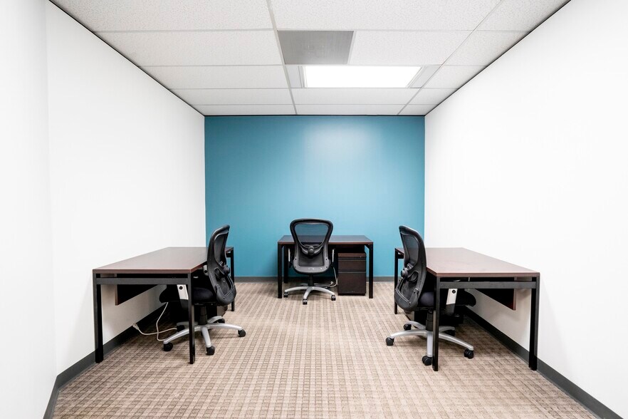 More Photos Of 5050 Quorum Dr, Dallas Coworking Space