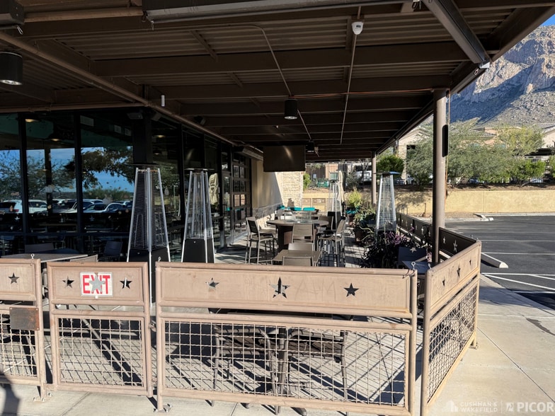 More Photos Of 9630 N Oracle Rd, Oro Valley Freestanding For Sale