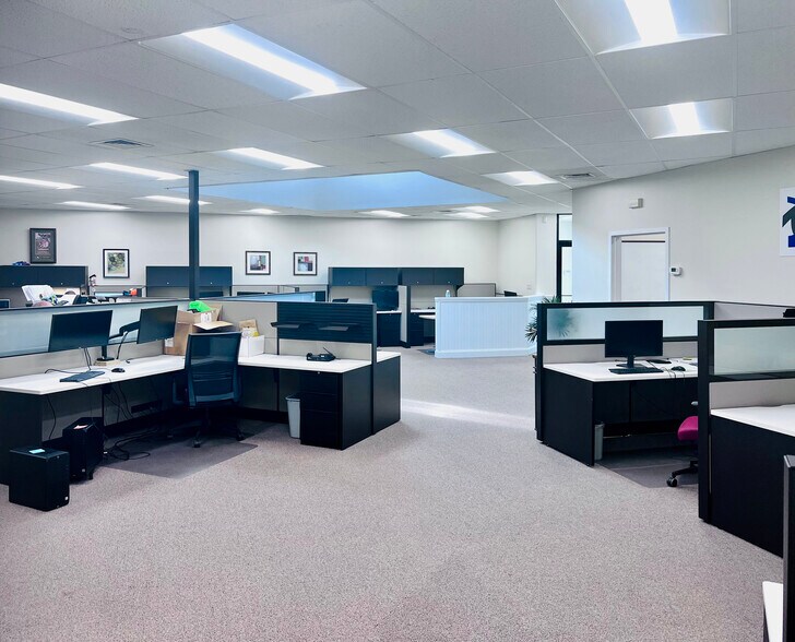More Photos Of 3505 Veterans Memorial Hwy, Ronkonkoma Office For Sale