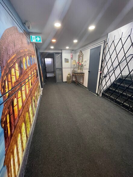 More Photos Of 3858-3870 Notre-Dame, Laval Office For Sale