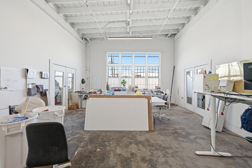 More Photos Of 2700 Atlanta St, Dallas Warehouse For Lease