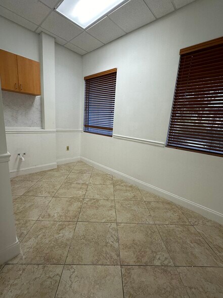 More Photos Of 6000 Turkey Lake Rd, Orlando Medical For Lease