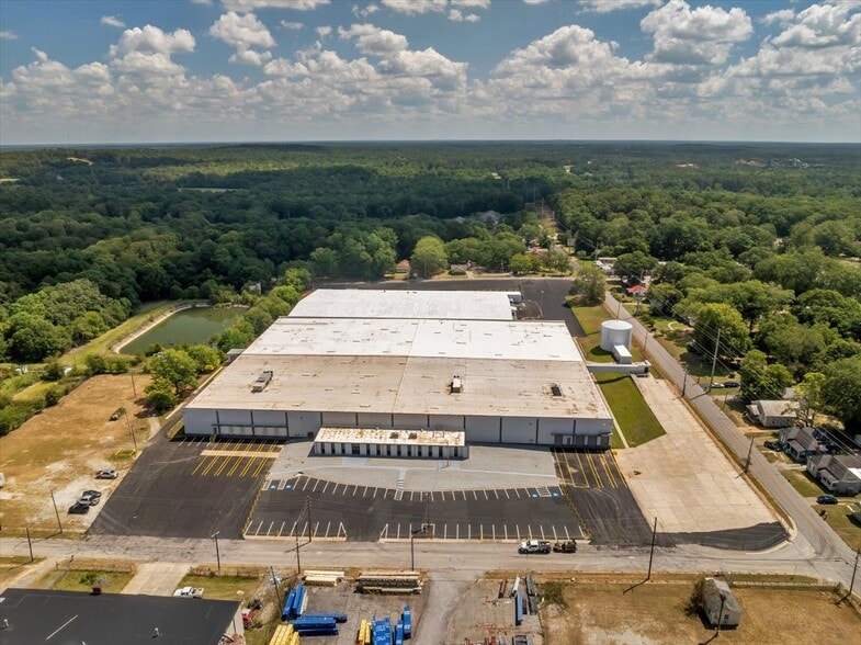 More Photos Of 206 Mathews St, Barnesville Distribution For Lease