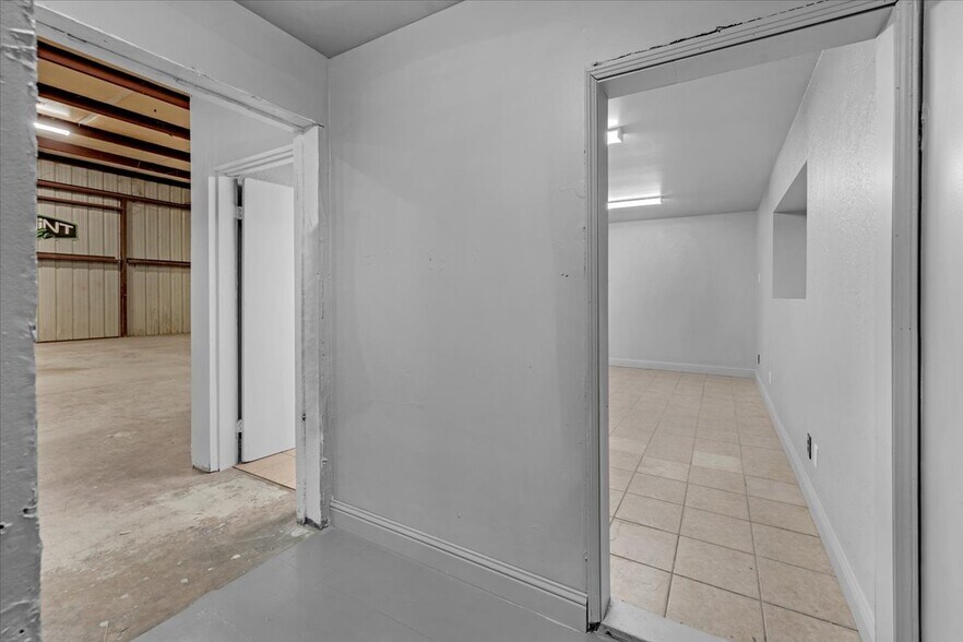 More Photos Of 1839 Thunderbolt Dr, Porterville Warehouse For Lease