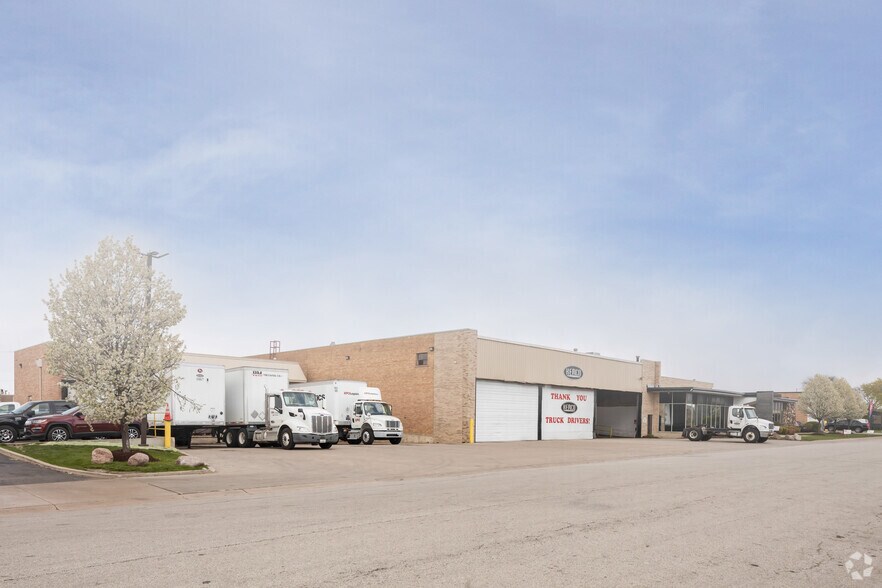 More Photos Of 1810 Estes Ave, Elk Grove Village Warehouse For Lease