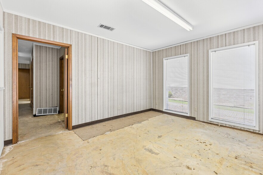 More Photos Of 5408 Wesley St, Greenville Freestanding For Sale