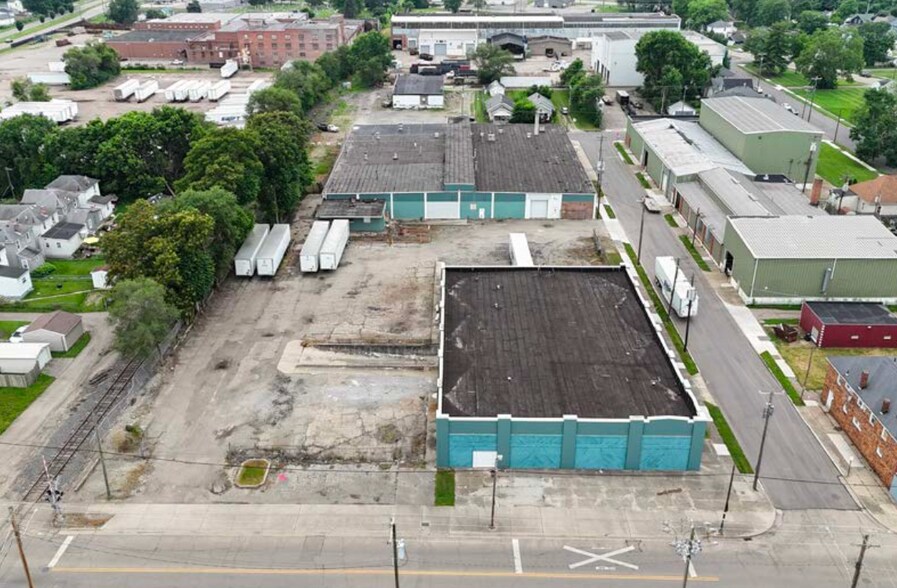 More Photos Of 1800 Clayton Ave, Middletown Warehouse For Lease