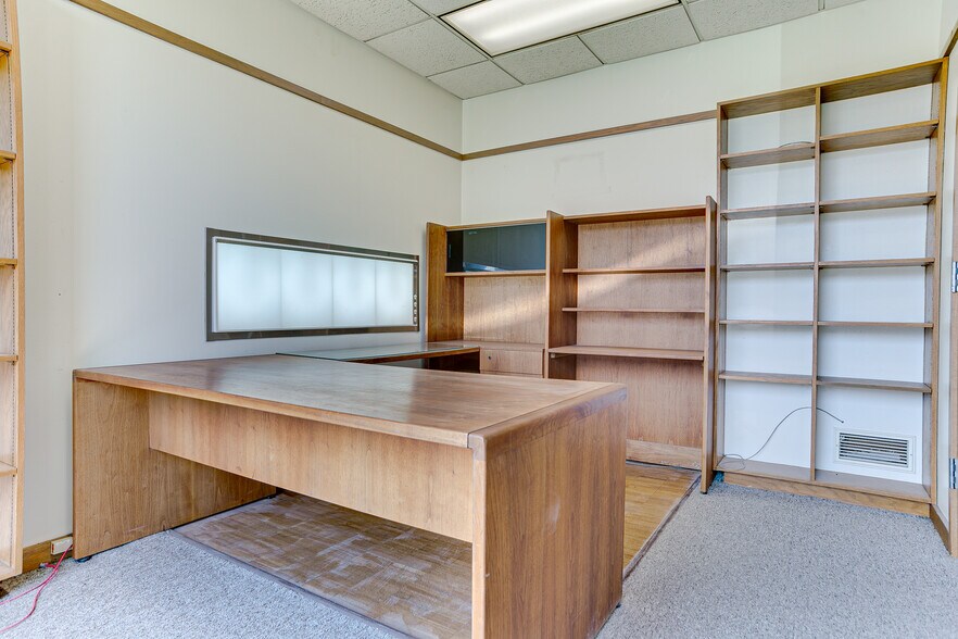 More Photos Of 2710 College Ave, Alton Medical For Lease