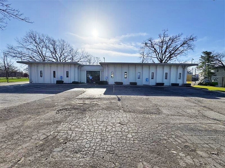 More Photos Of 2310 W Lexington Ave, Elkhart Office For Sale