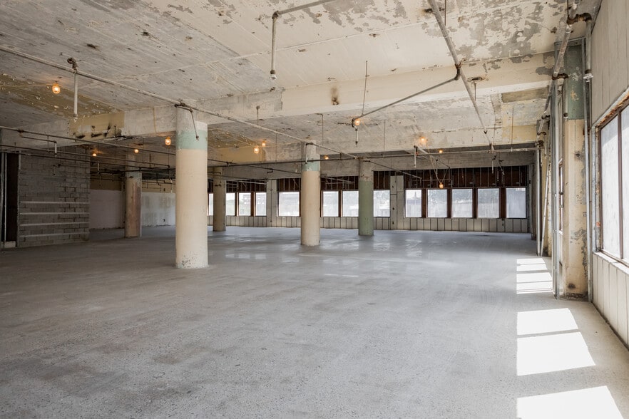 More Photos Of 550-565 E Larned St, Detroit Office Residential For Sale