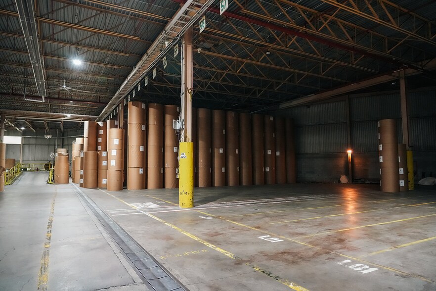 More Photos Of 3363 Davis Rd, Thorold Warehouse For Lease