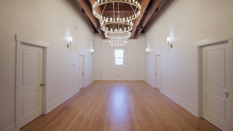 More Photos Of 550 N 1st St, Woodburn Office For Sale