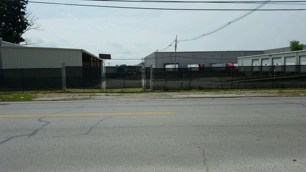 More Photos Of 1133 E Virginia St, Evansville Warehouse For Sale