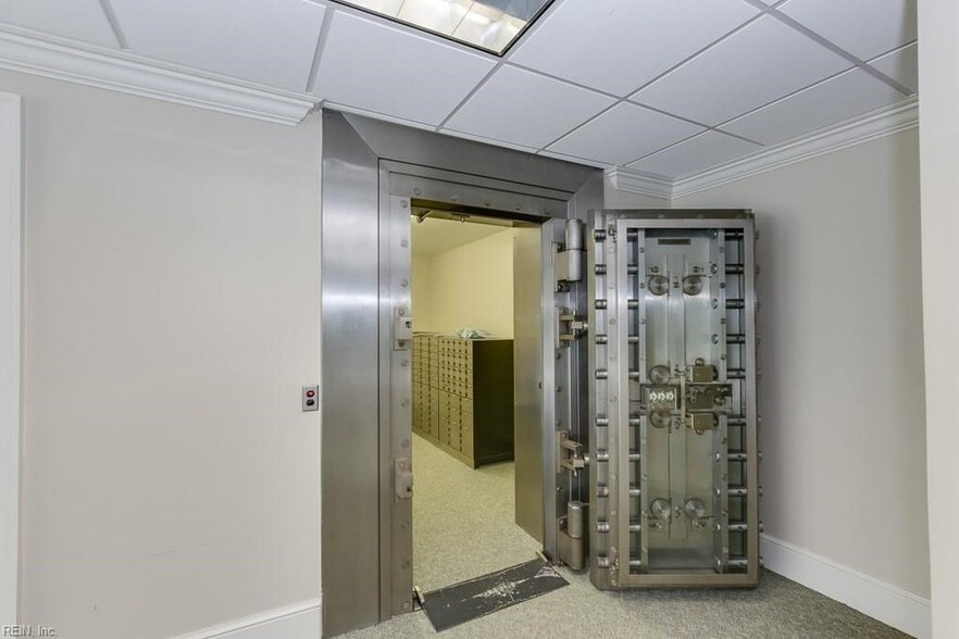 More Photos Of 100 Bosley Ave, Suffolk Bank For Lease