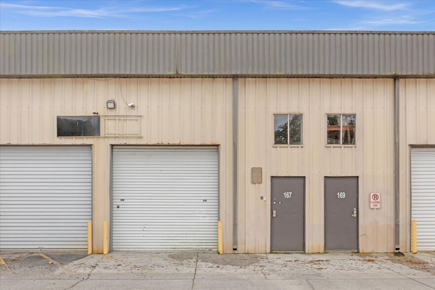 More Photos Of 1991 Corporate Sq, Longwood Warehouse For Lease