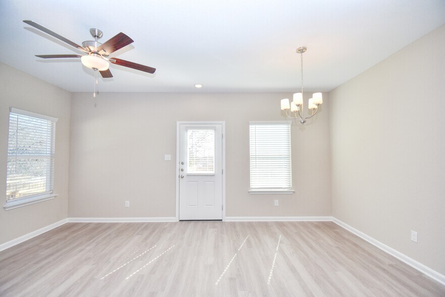 More Photos Of 6202 Oakland Rdg, San Antonio Apartments For Sale