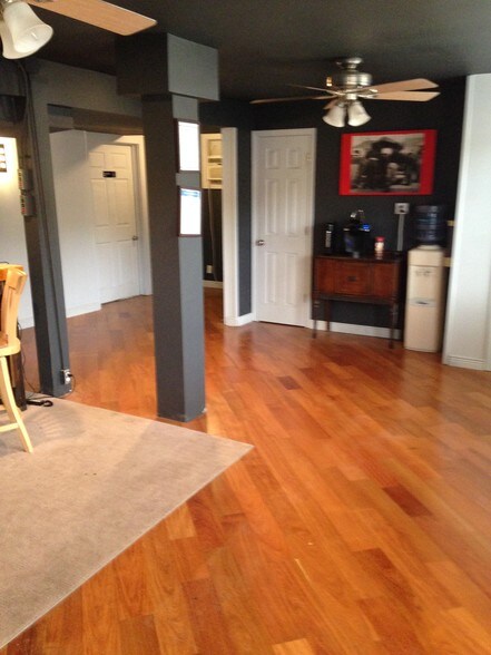 More Photos Of 7953 Wornall Rd, Kansas City Auto Repair For Sale