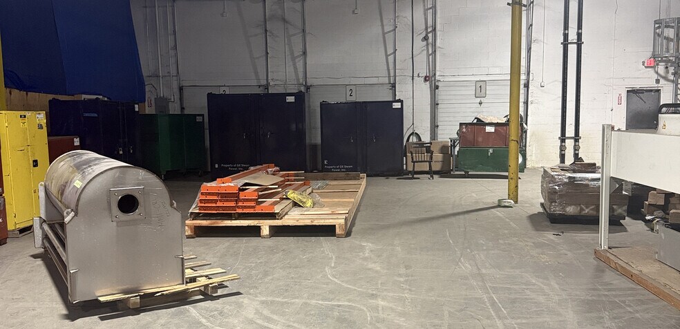 More Photos Of 15 Industrial Way, Wilmington Warehouse For Lease