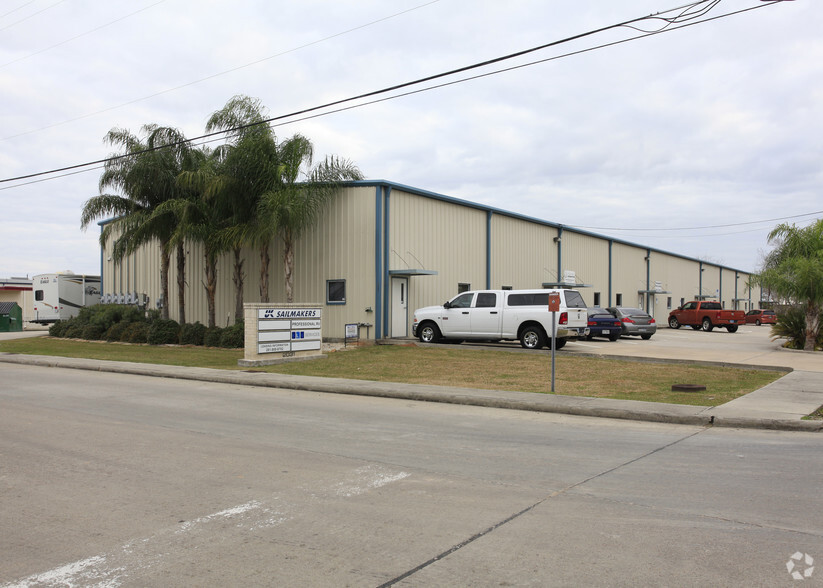 Primary Photo Of 2031 Anders Ln, Kemah Light Distribution For Lease