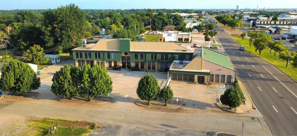 More Photos Of 2 E 11th St, Edmond Office For Sale