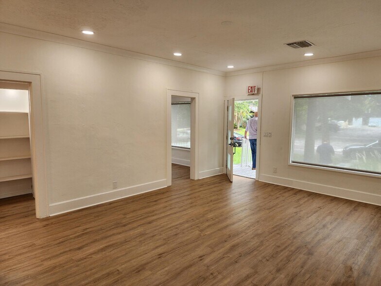 More Photos Of 2820 1st Ave N, Saint Petersburg Storefront Retail Office For Lease