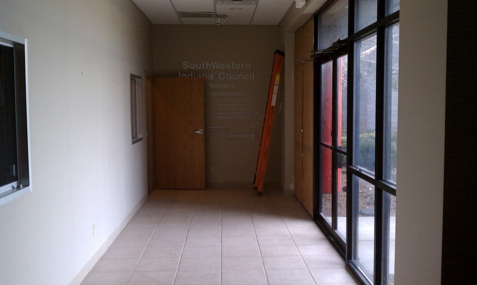 More Photos Of 711 John St, Evansville Office For Lease