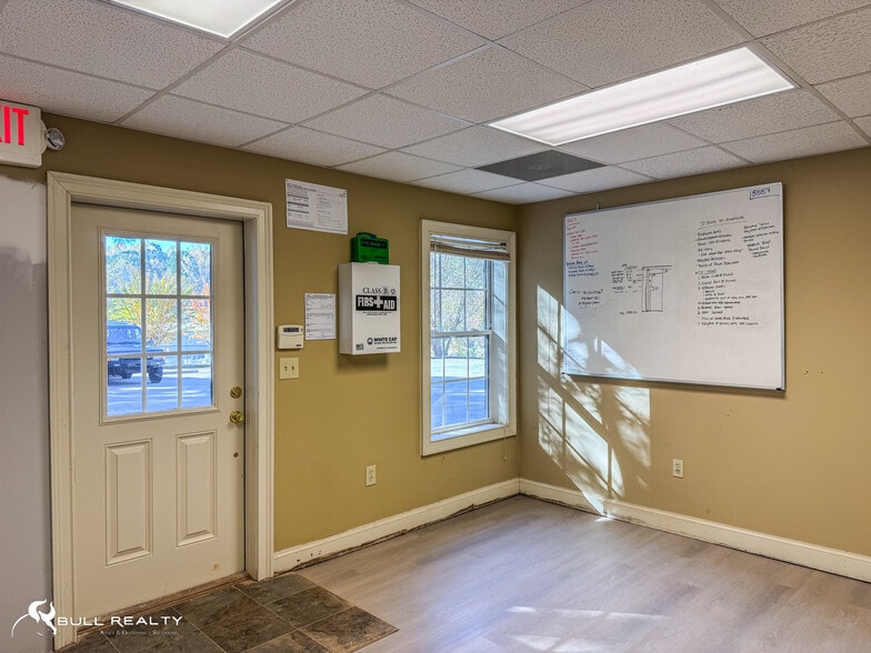 More Photos Of 100 Greystone Power Blvd, Dallas Medical For Lease