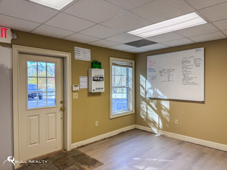 More Photos Of 100 Greystone Power Blvd, Dallas Medical For Sale