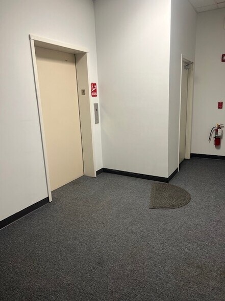 More Photos Of 1230 N US Highway 1, Ormond Beach Flex For Lease