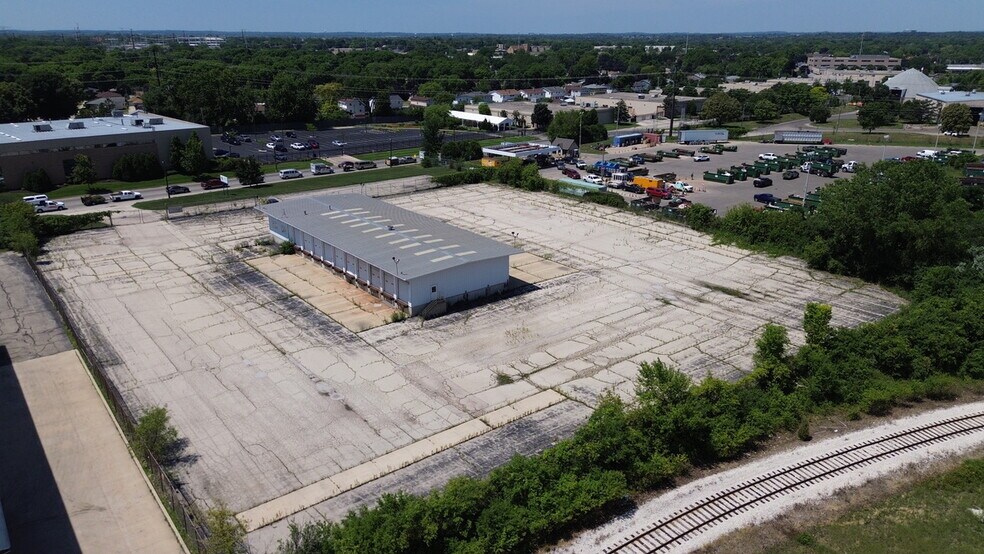 More Photos Of 6650 N Industrial Rd, Milwaukee Truck Terminal For Sale