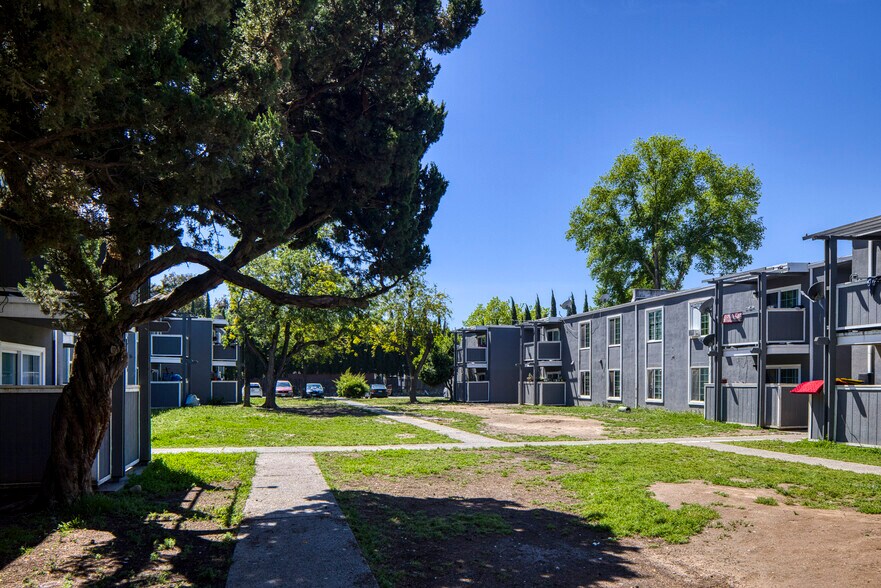 More Photos Of 6267 Martin Luther King Jr Blvd, Sacramento Apartments For Sale