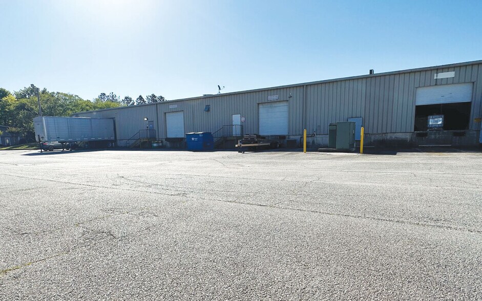More Photos Of 2481 Hilton Dr, Gainesville Warehouse For Lease