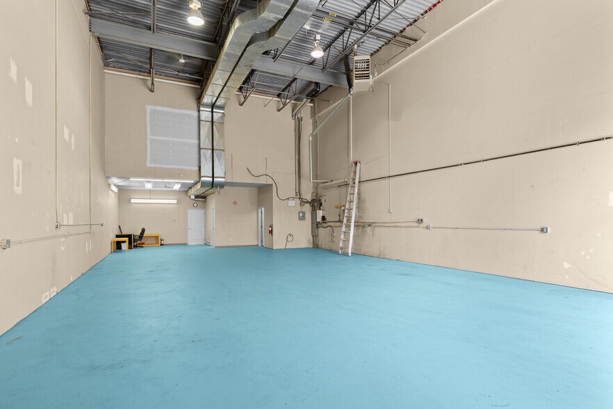 More Photos Of 215 Neave Rd, Kelowna Office For Sale