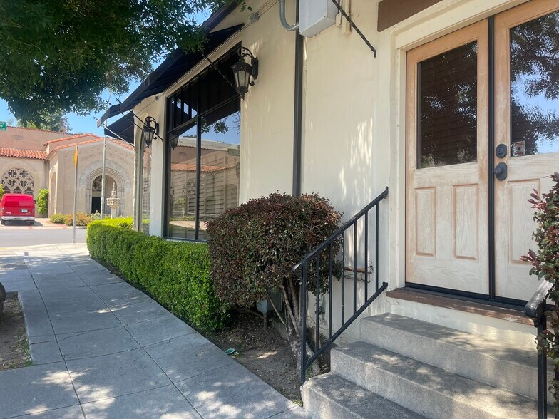More Photos Of 4490 Piedmont Ave, Oakland Office For Sale