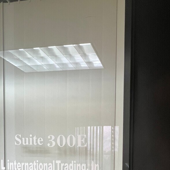 More Photos Of 6100 Corporate Dr, Houston Medical For Sale