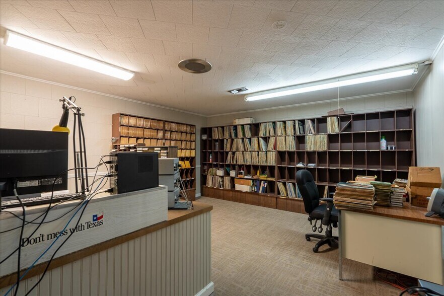 More Photos Of 5304 Meeks Dr, Orange Office For Sale