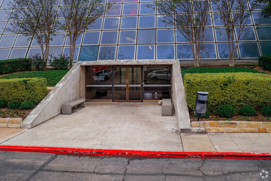 More Photos Of 84 NE Loop 410, San Antonio Office For Lease