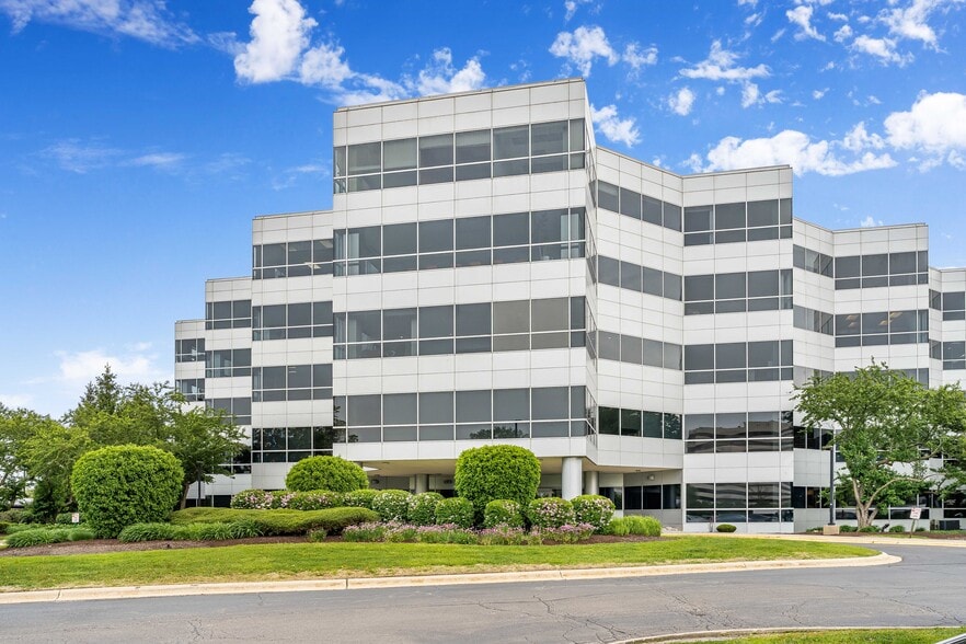 More Photos Of 1 TransAm Plaza Dr, Oakbrook Terrace Office For Sale