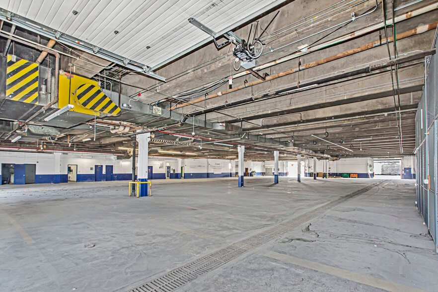 More Photos Of 3333 W Lake St, Chicago Manufacturing For Lease