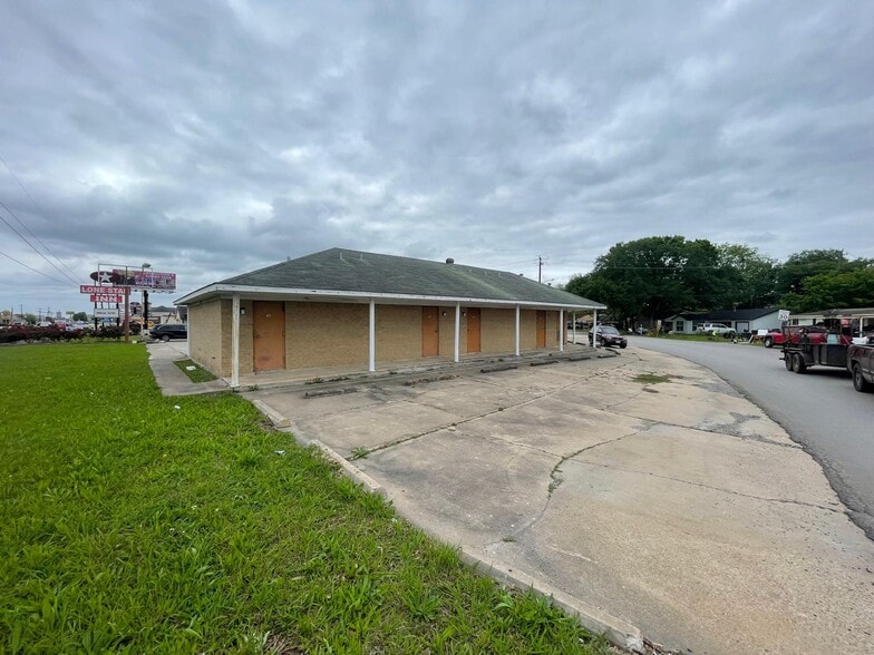 More Photos Of 4602 Avenue H, Rosenberg Hotel For Sale