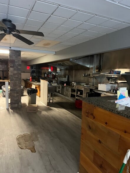 More Photos Of 919 N Orange St, Wilmington Storefront Retail Residential For Sale